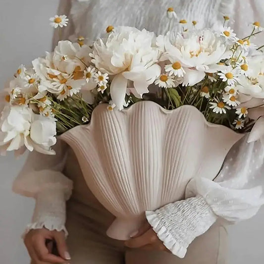 Ceramic Shell-Shaped Vase for Floral Arrangements in Living Room