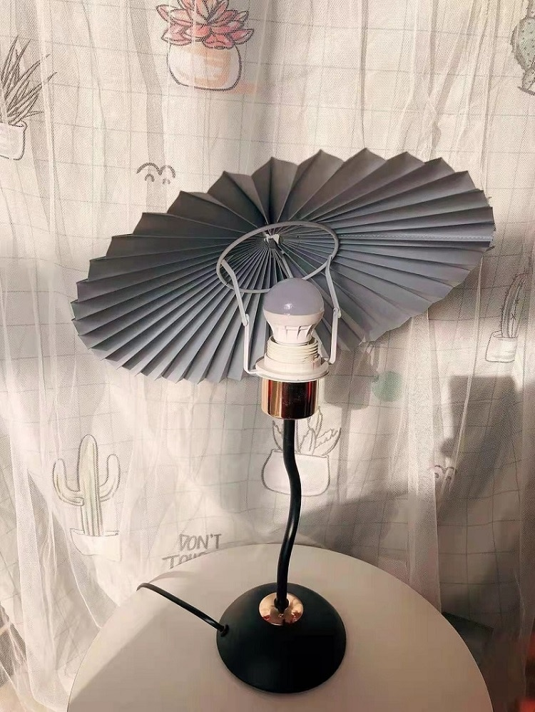 Retro Mid-century Squiggle Pleated Table Lamp